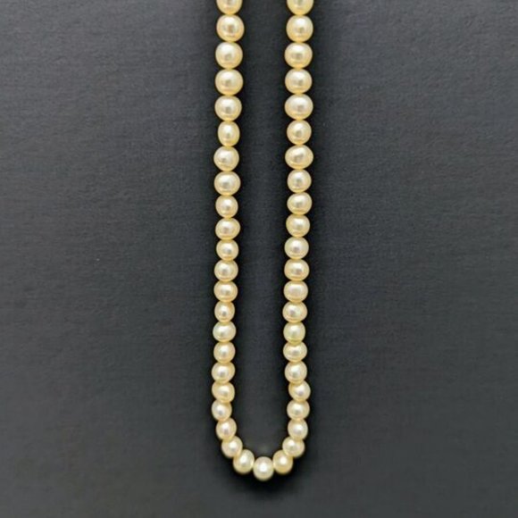MUSEUM REPRODUCTIONS Museum Company Pearl Necklace in Original Box Gold Clasp - Picture 6 of 6